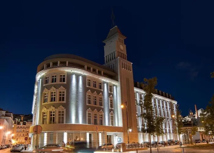 Modern I Roof View *
