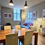 Modern I Roof View Лиссабон