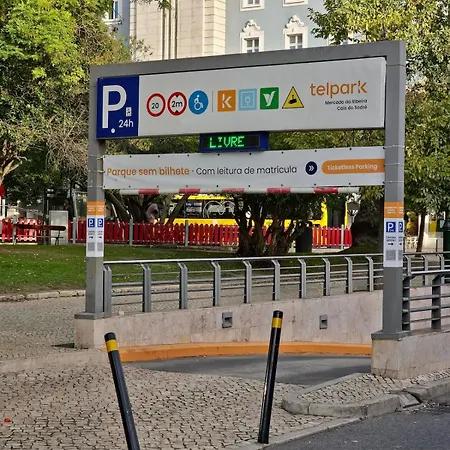 Modern I Roof View * ליסבון